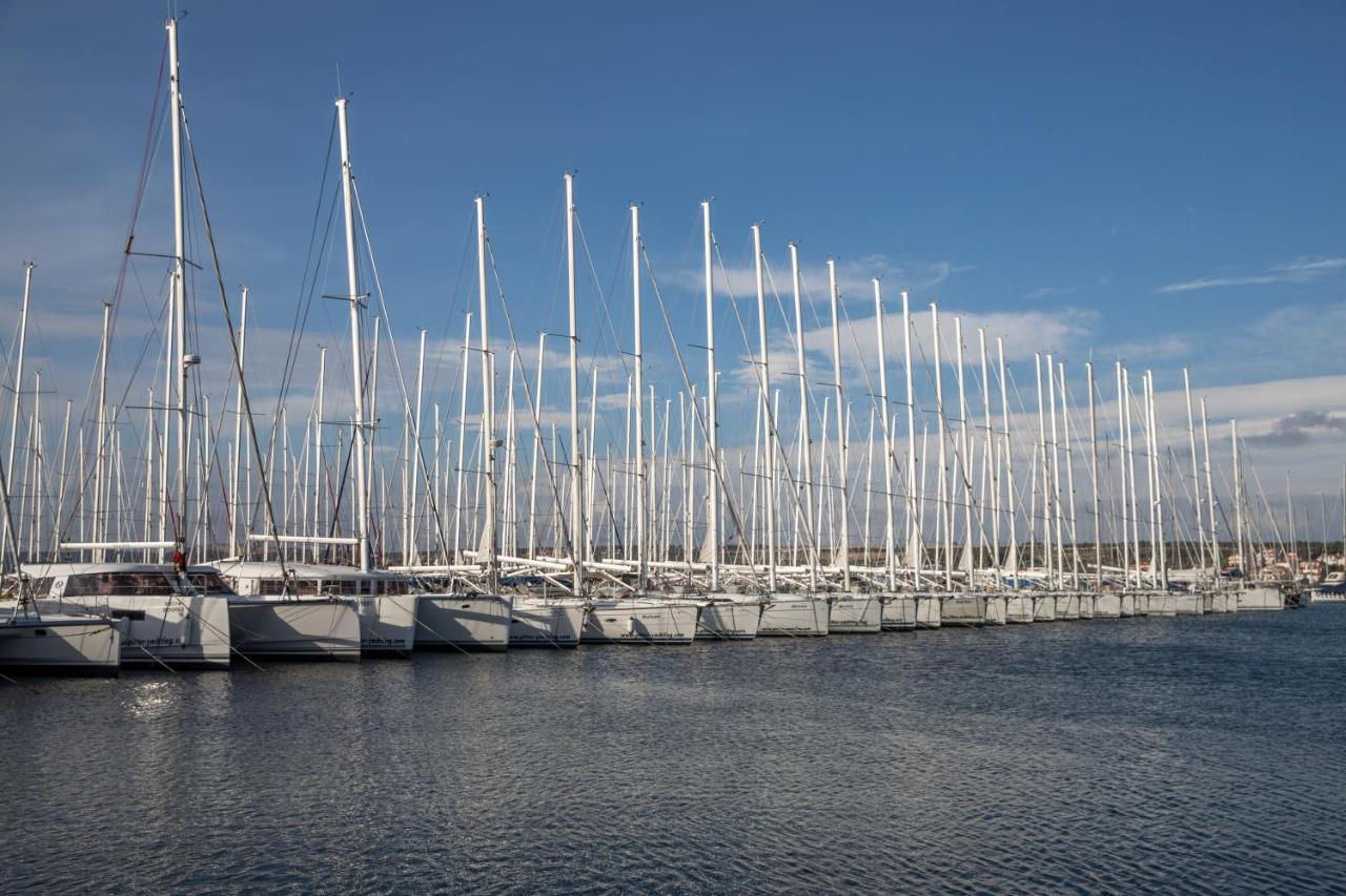 Apartmani Dina Biograd Na Moru Luaran gambar