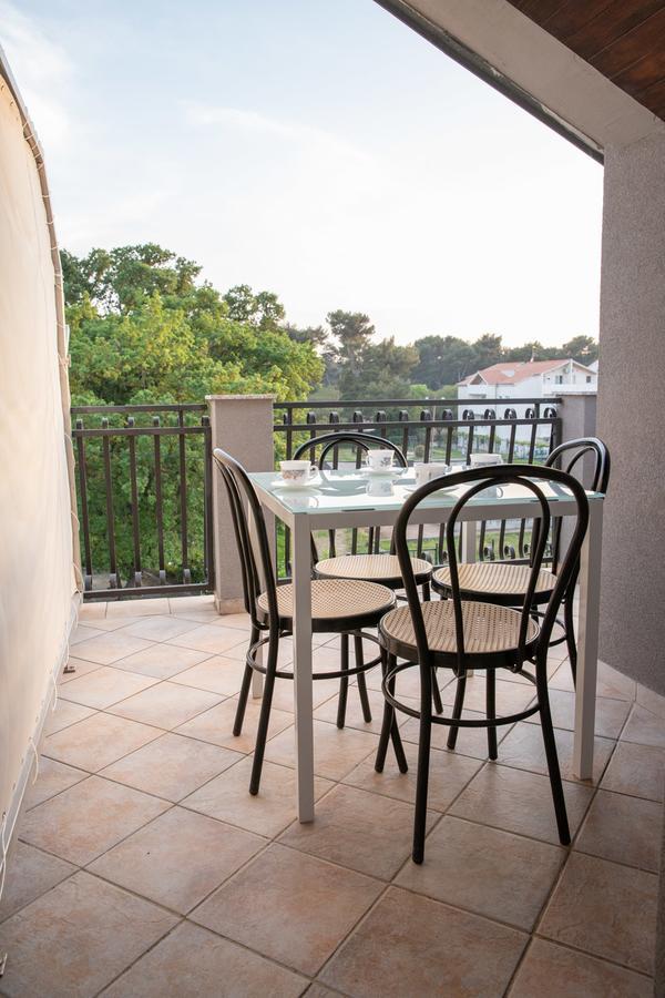 Apartmani Dina Biograd Na Moru Luaran gambar