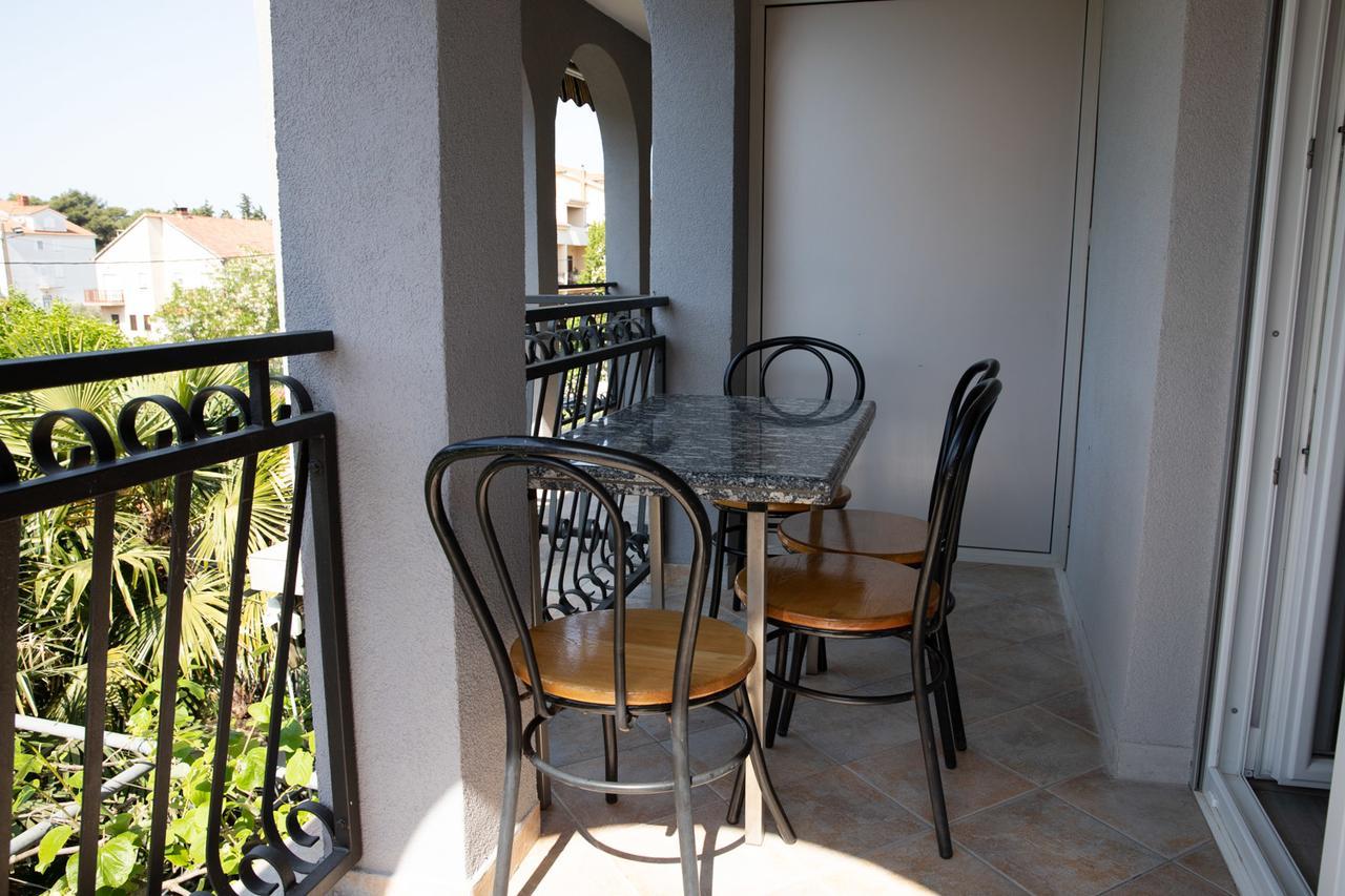 Apartmani Dina Biograd Na Moru Luaran gambar