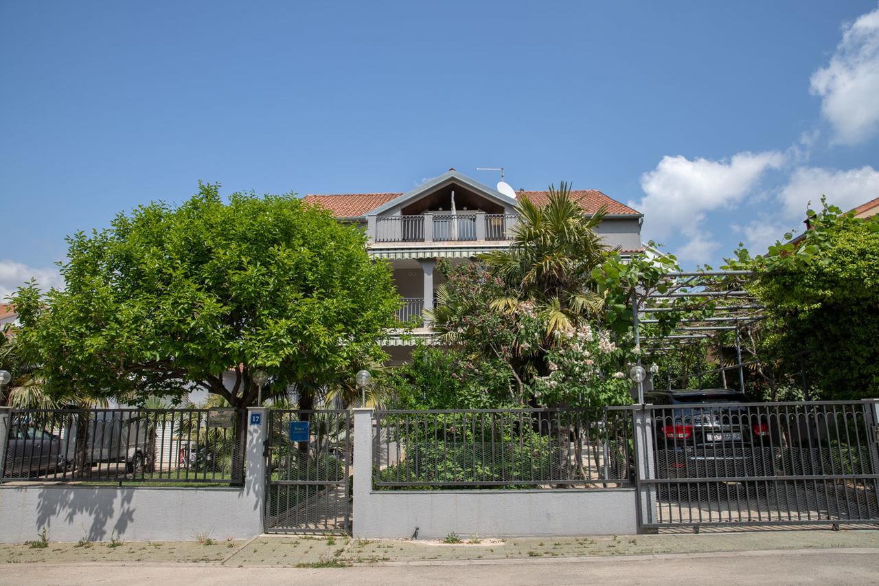 Apartmani Dina Biograd Na Moru Luaran gambar