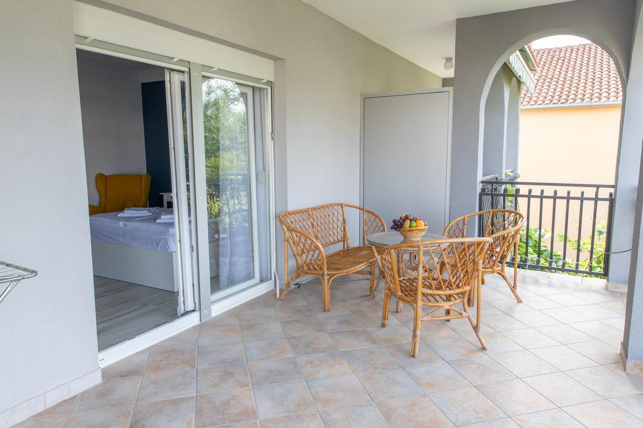 Apartmani Dina Biograd Na Moru Luaran gambar