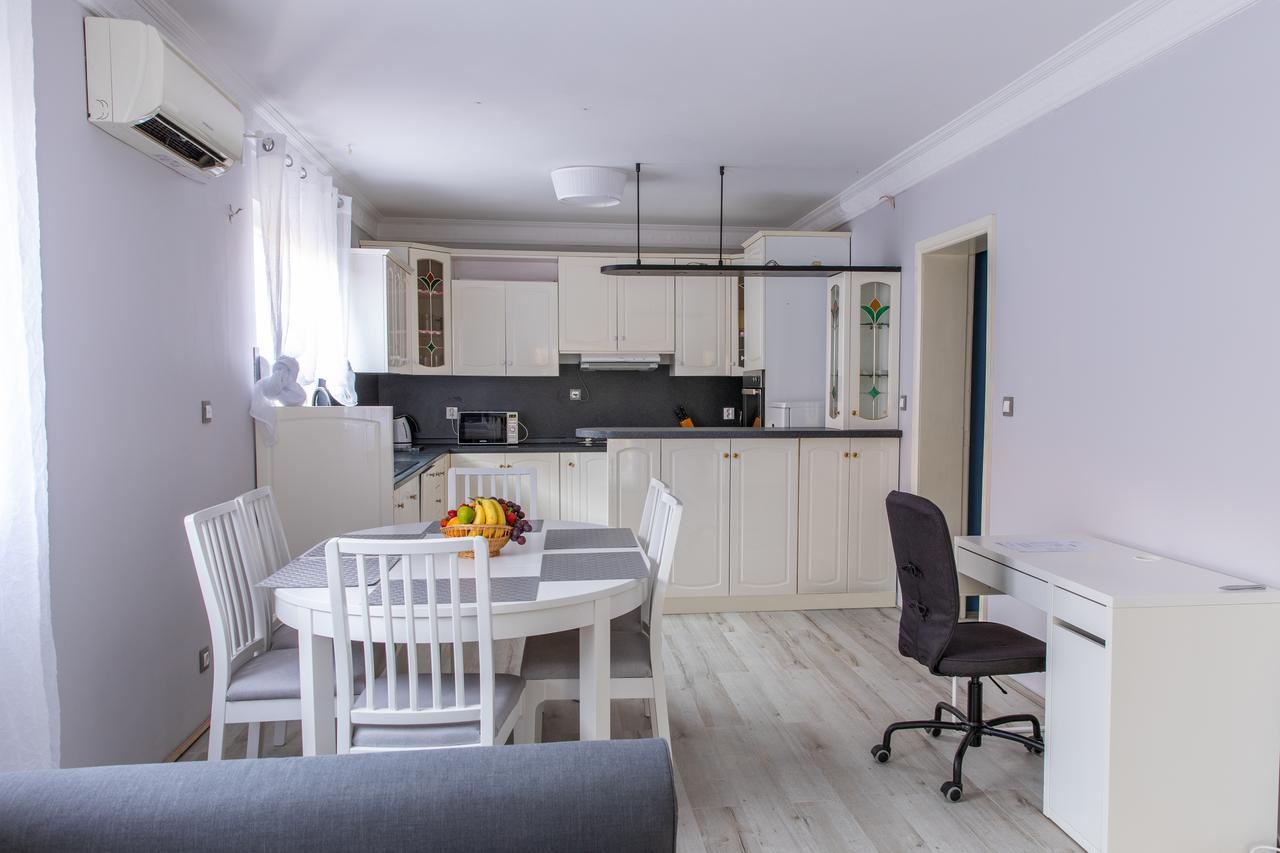 Apartmani Dina Biograd Na Moru Luaran gambar
