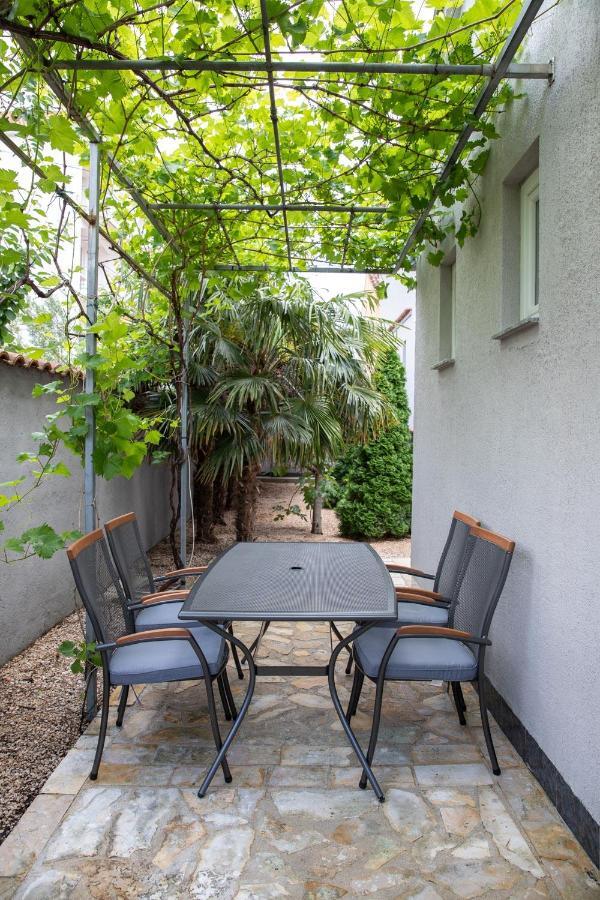 Apartmani Dina Biograd Na Moru Luaran gambar