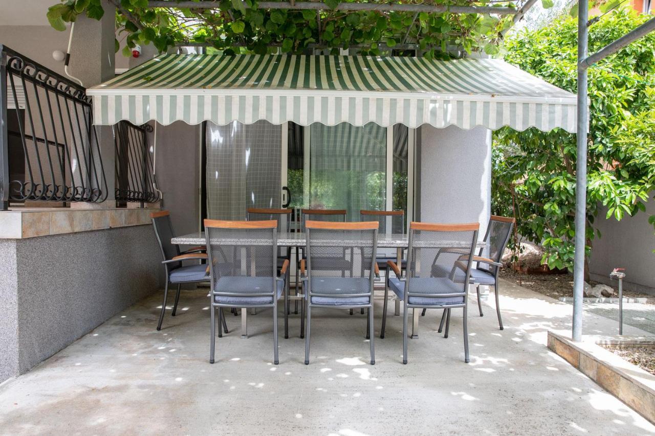 Apartmani Dina Biograd Na Moru Luaran gambar