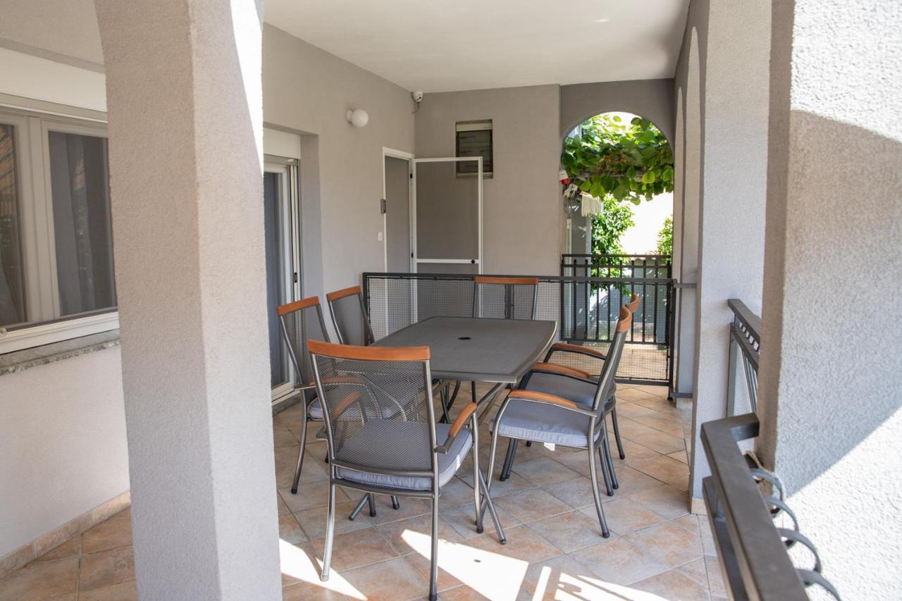 Apartmani Dina Biograd Na Moru Luaran gambar