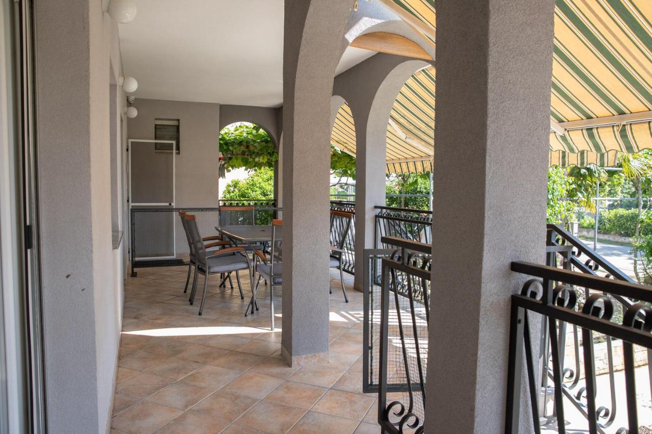 Apartmani Dina Biograd Na Moru Luaran gambar